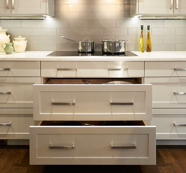 Hardware for closing cabinets