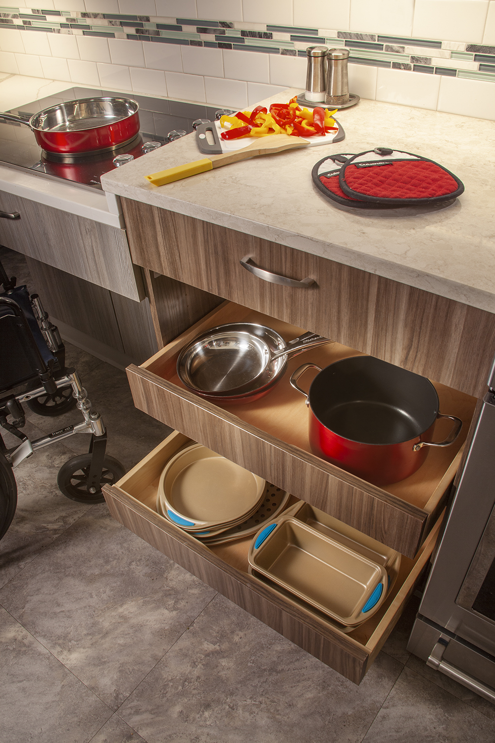 Lower cabinet pull outs