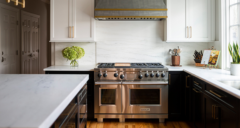 Nukitchens black and white brass kitchen stove
